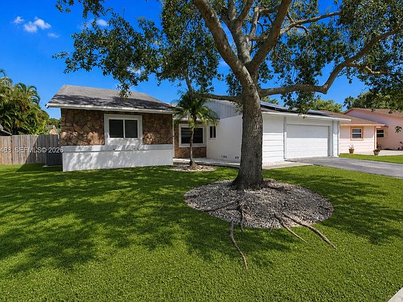 2nd image of 1661 N Goldeneye Ln