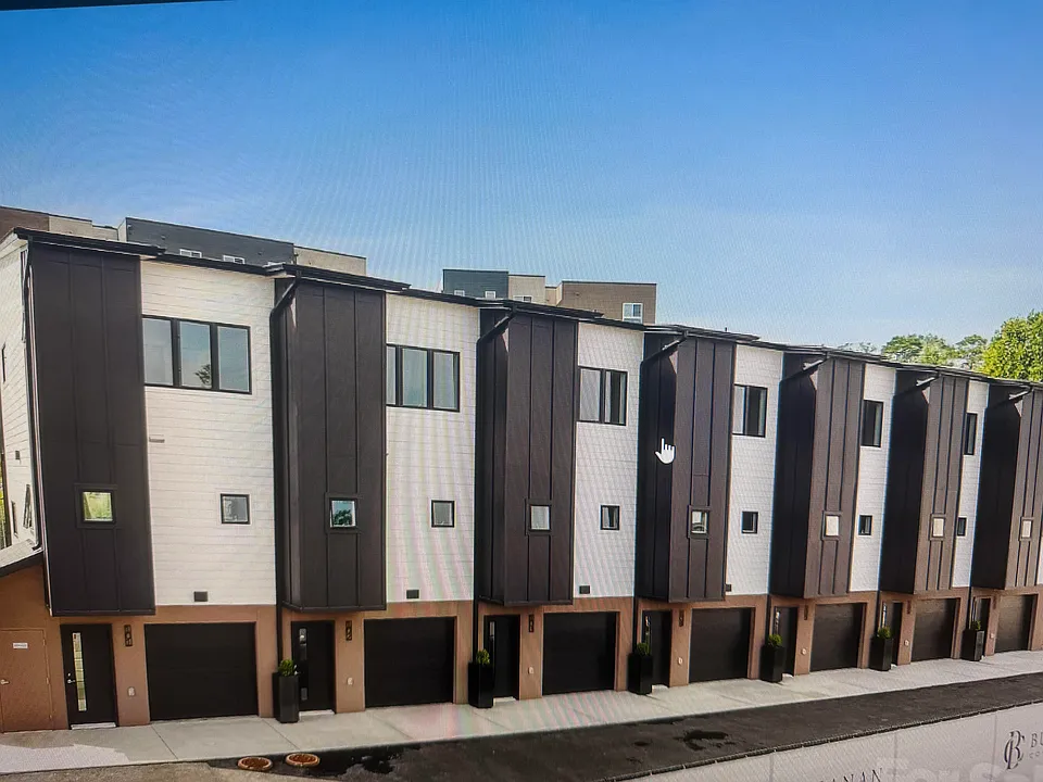 3 Lee Garden Ln #101