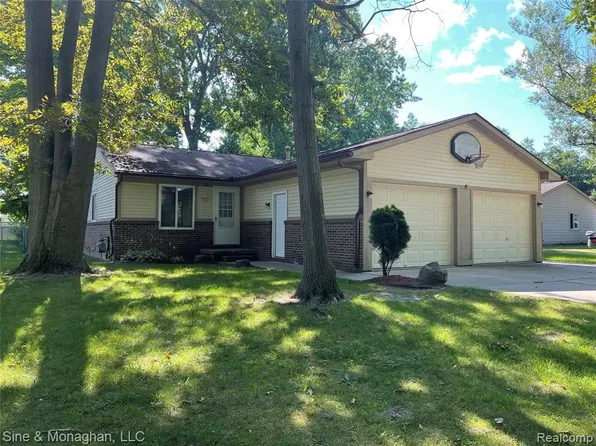 1671 Glendale St, Saint Clair, MI 48079
