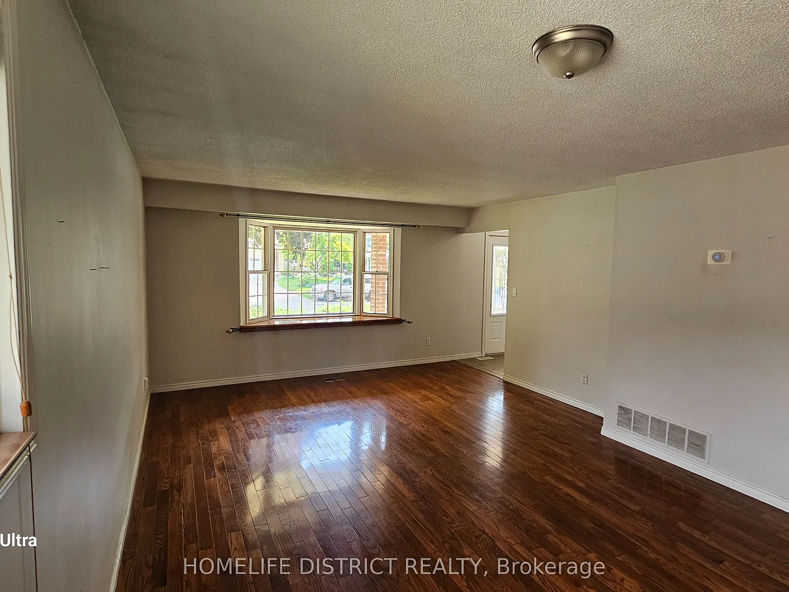 3 bed, $2,400 — Photo 2