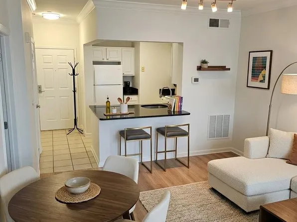 23 Pierside Dr Unit 411, Baltimore, MD 21230