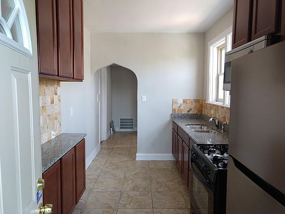 4th image of 3834 Jerome Ave APT 3