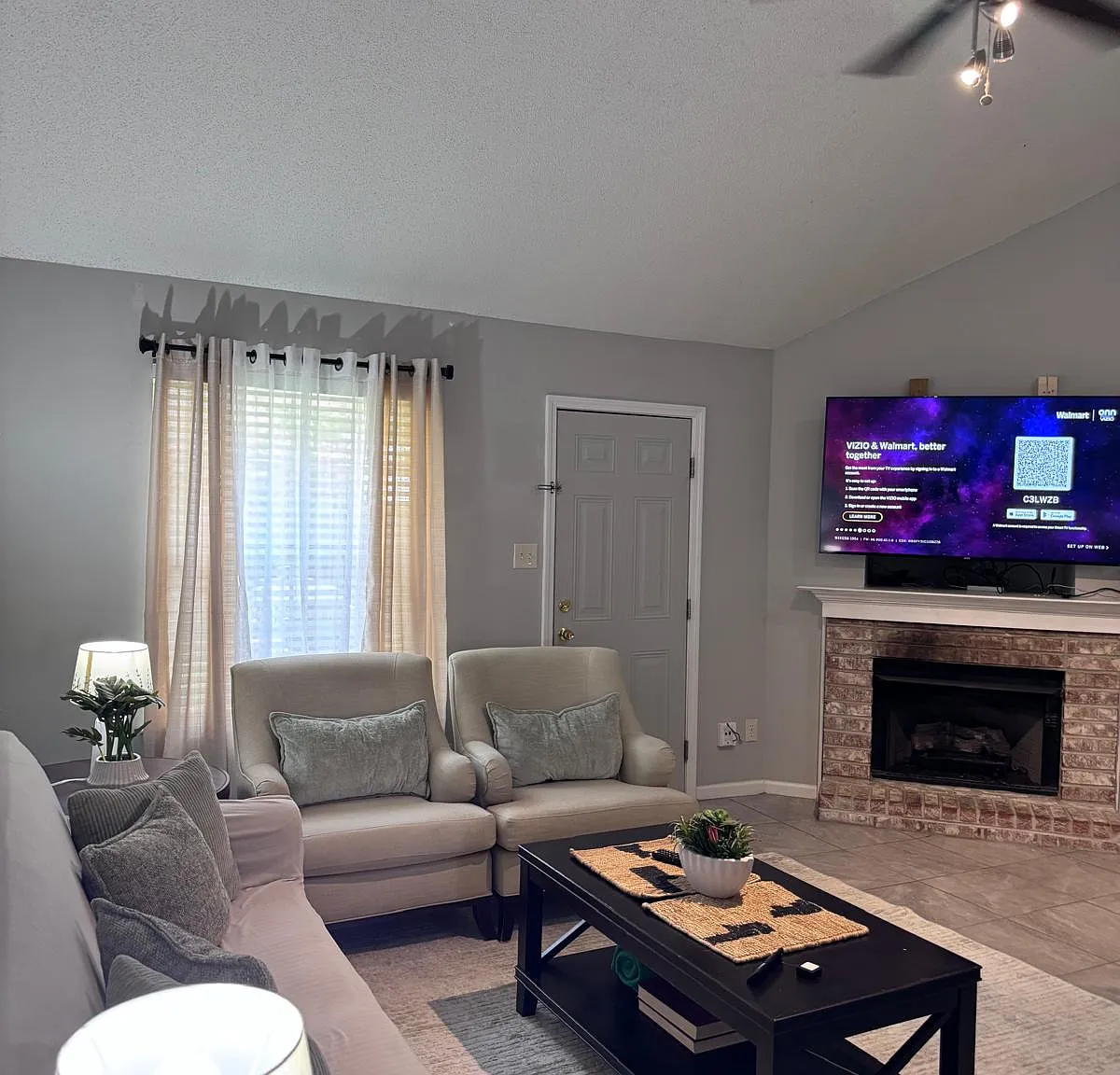 4 bed, 2.5 bath, 1862 sqft, $5,995 — Photo 2