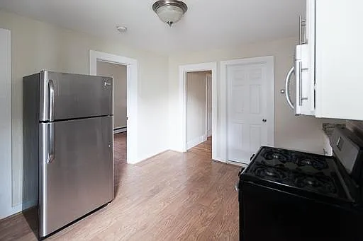 Building Photo - 367 Maverick St #1R