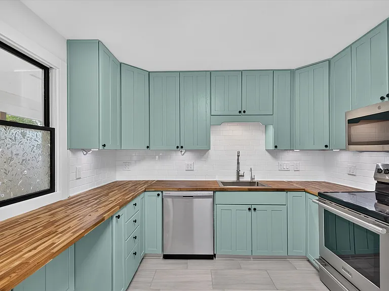 611 Greenfield Dr — Photo 9