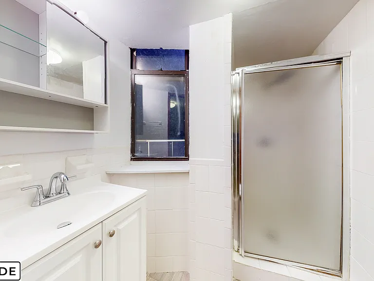 1654 3rd Ave #13 — Photo 4