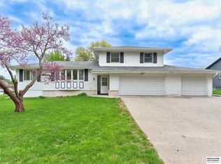 9115 Parker St, Omaha, NE 68114