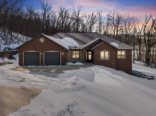 7936 Alkrista Ln, Dubuque, IA 52003