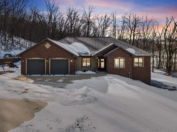 7936 Alkrista Ln, Dubuque, IA 52003