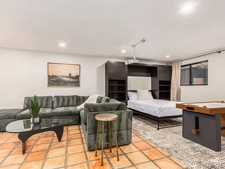 Building's Lounge