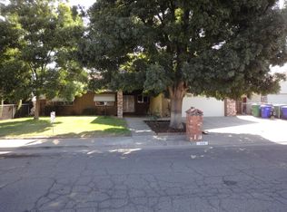 1470 N Beverly St, Porterville, CA 93257