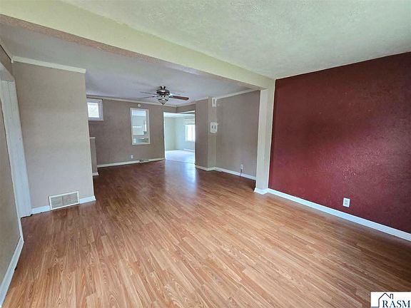 5th image of 400 2nd Ave SE