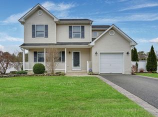 5 Red Maple Ct, Toms River, NJ 08757