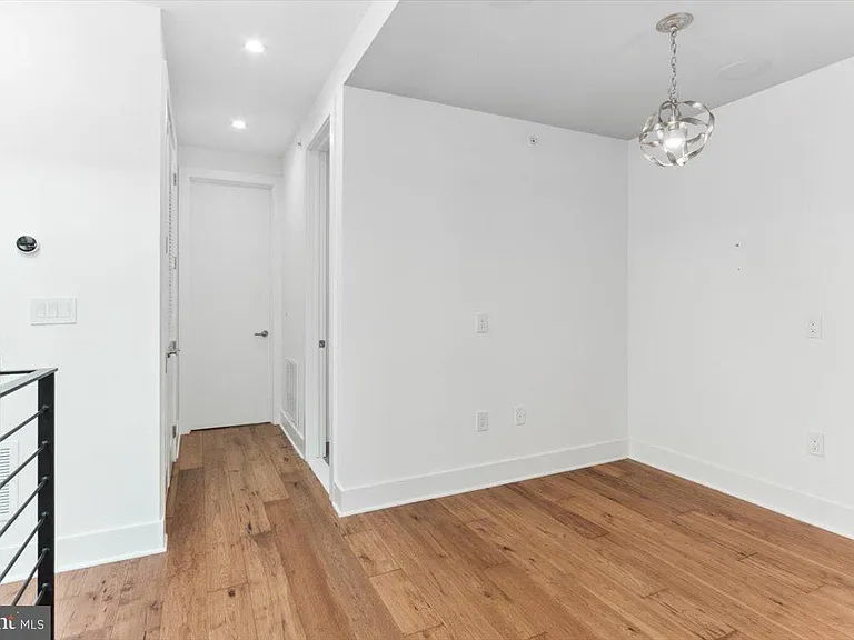 138 S Front St — Photo 37