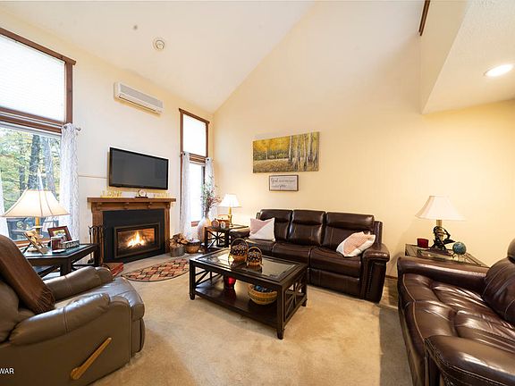 3rd image of 7 Laurel Cir #802
