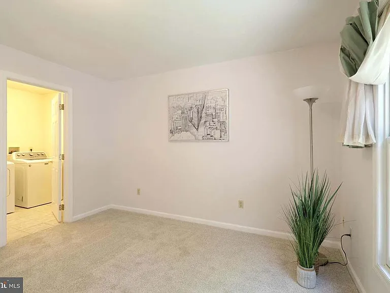 122 Washington Pl — Photo 11