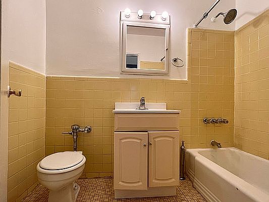 4th image of 408 E 78th St #1D