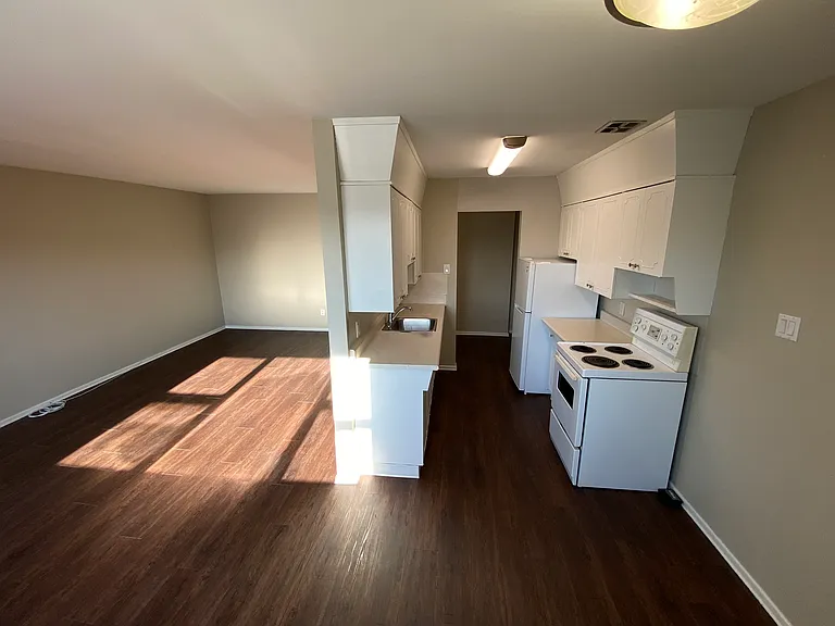 510 Burnell St #310 — Photo 11