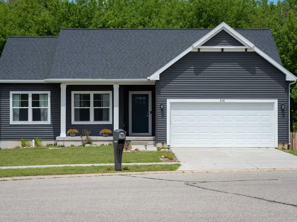 258 Ruby Ct, Alma, MI 48801