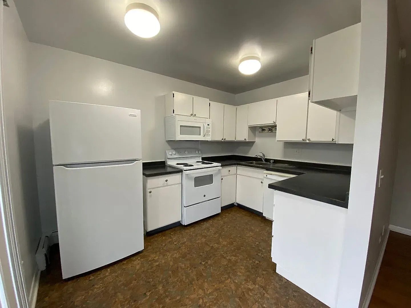 Oakhurst Apartments — Photo 2