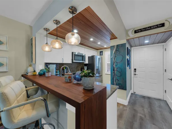 2228 N Cypress Bend Drive #204, Pompano Beach, FL 33069