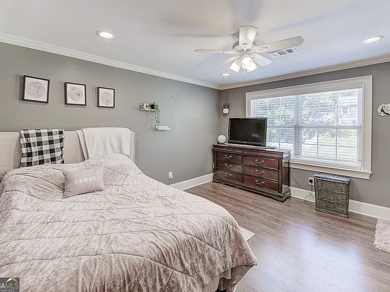 209 Cedar Dr — Photo 17