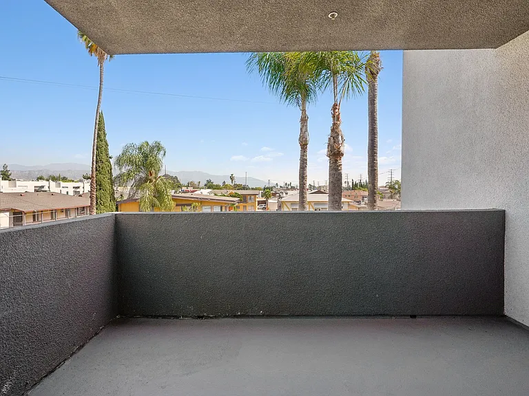 11657 Oxnard Str. — Photo 44