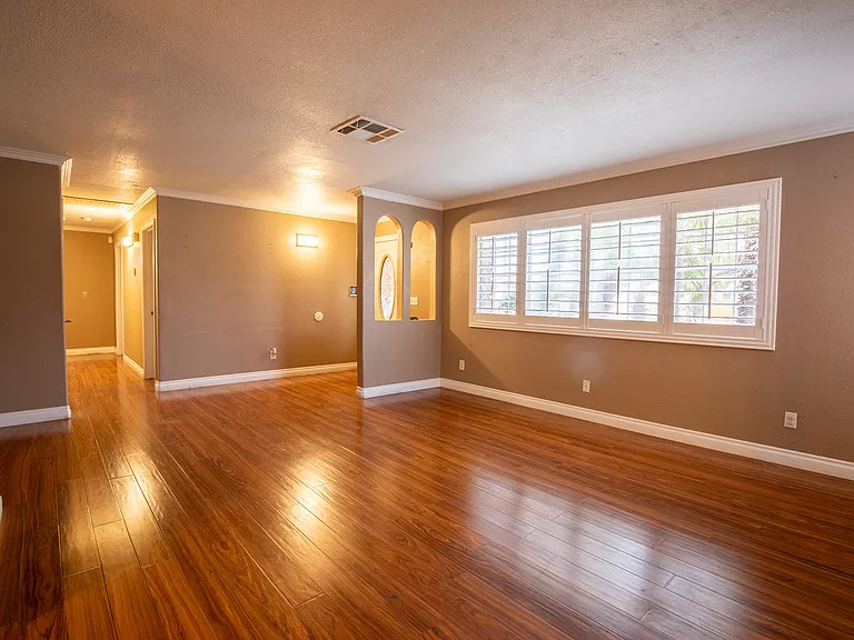 1714 Elena Dr — Photo 5