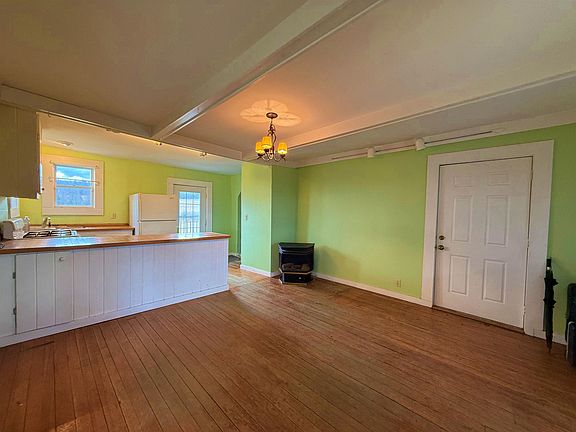 5th image of 2570 Maple Hill Road