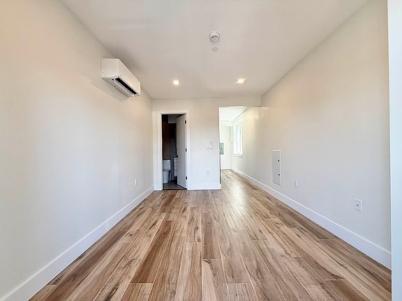 5th image of 931 New York Ave #3B