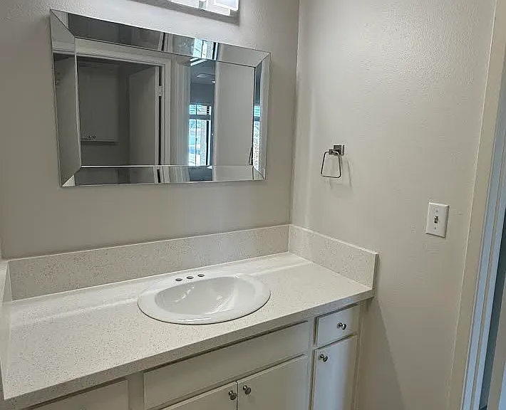 1001 E Cypress Ave — Photo 18