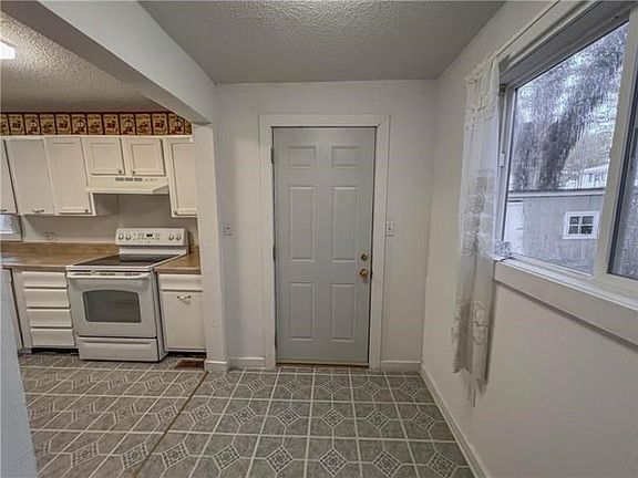 3rd image of 307 N De Kalb St