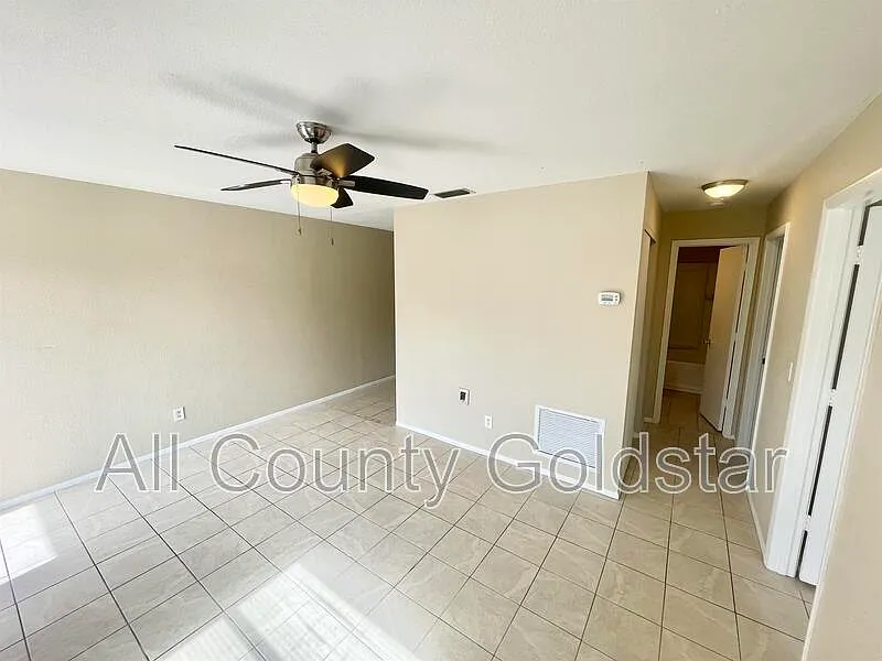 2 bed, 1.0 bath, 742 sqft, $1,295 — Photo 3