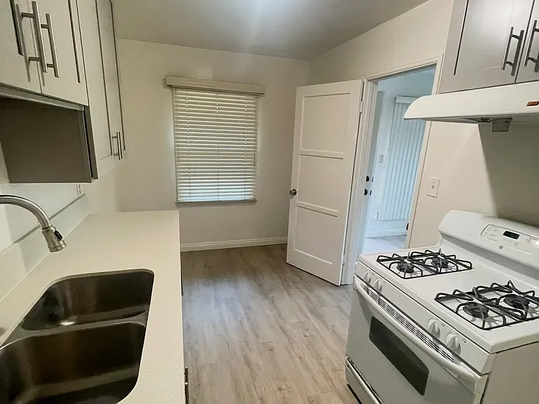 1132 Okoboji Dr #1 — Photo 2