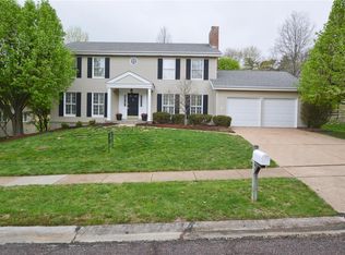 537 Huntley Heights Dr, Ballwin, MO 63021