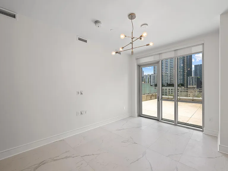 222 West Ave #1007 — Photo 6