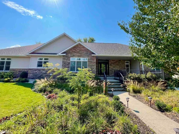 6 Hobart Pl, Grinnell, IA 50112