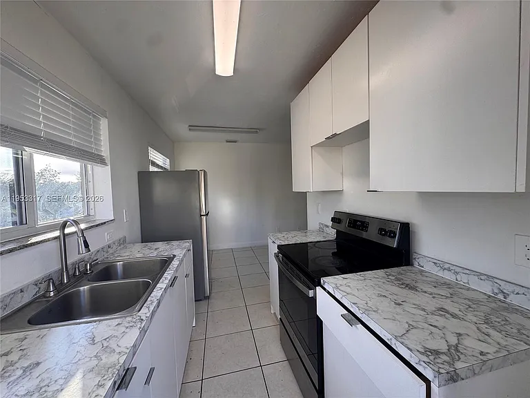 1595 NE 125th St #6 — Photo 2