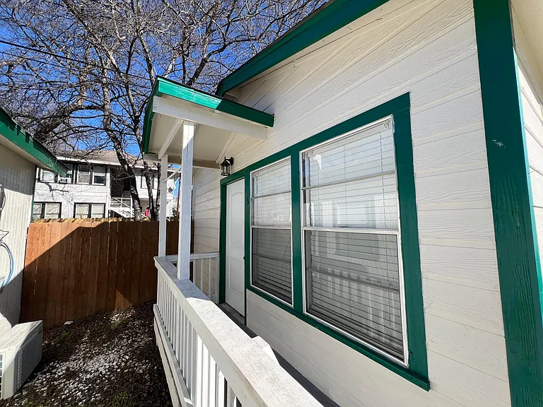 825 W Russell Pl #3 — Photo 3