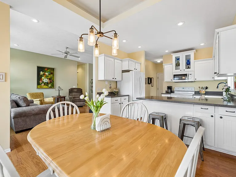158 W Lombard Dr — Photo 6