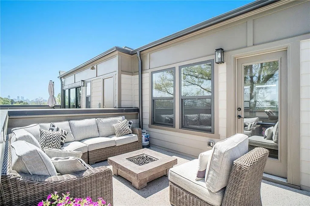 4 bed, 5.0 bath, 2448 sqft, $4,500 — Photo 3