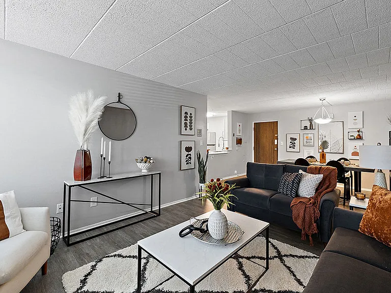 Southgate Apartments & Townhomes — Photo 11