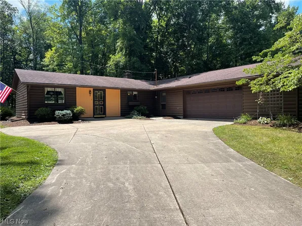 8154 S Park Dr, Garrettsville, OH 44231