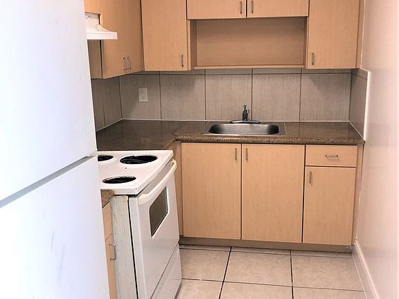 4th image of 915 S 21st Ave #B8