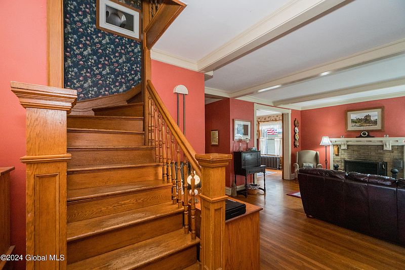 4th image of 26 Hawthorne Avenue