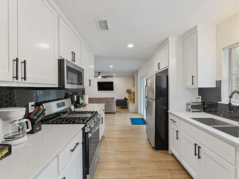 201 Fairlane Dr — Photo 12