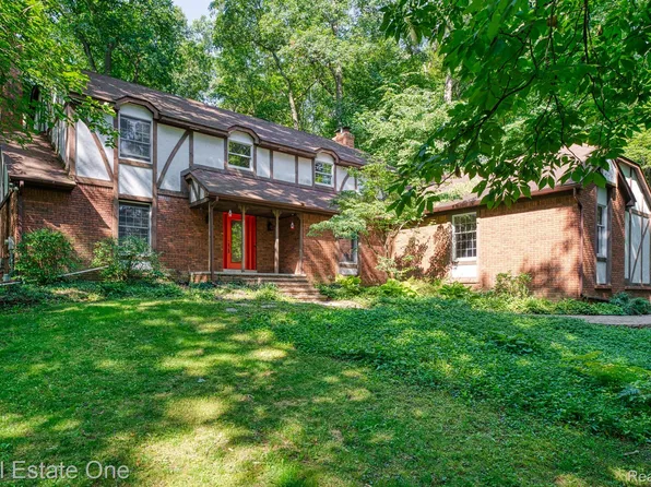 8128 Kiowa Trl, Pinckney, MI 48169