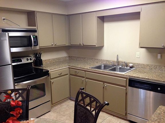 2nd image of 405 Park Ln