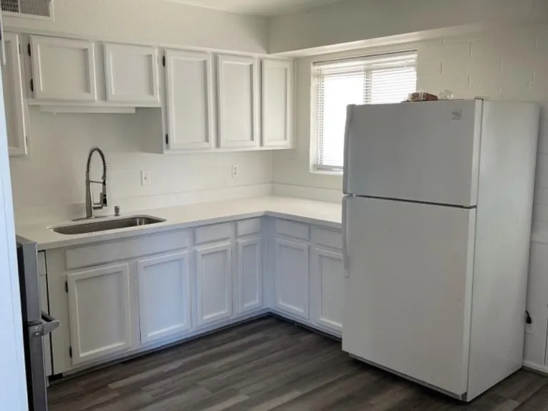 523 E Roanoke Ave #A — Photo 3