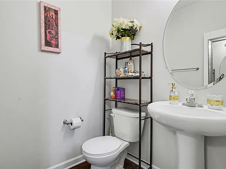 1241 England Ter — Photo 3